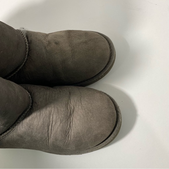 Ugg Pre-Owned Women's Bailey Button II Gray Boots size 7 - Picture 9 of 10